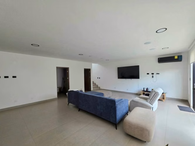 Venta de Casa en Guachipelín Escazú - De 3 niveles en Condominio - Imagen 2
