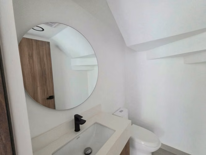 Venta de Casa en Guachipelín Escazú - De 3 niveles en Condominio - Imagen 4