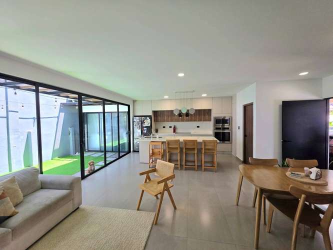 House for Sale in Guachipelín, Escazú – 2-Level Home in a Gated Community - Imagen 4