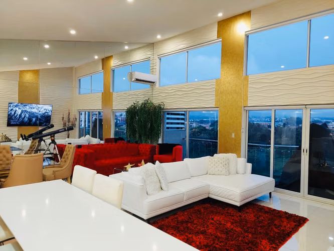 PENTHOUSE EN PARADISUS 