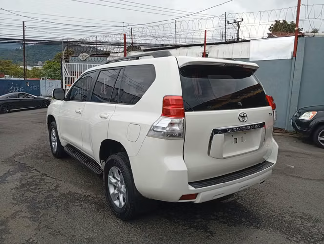 Toyota land cruiser prado 