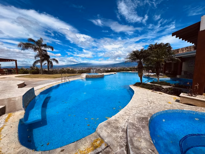  VENTA APARTAMENTO CON VISTA AL LAGO CON AMENIDADES DE COUNTRY CLUB - Imagen 12
