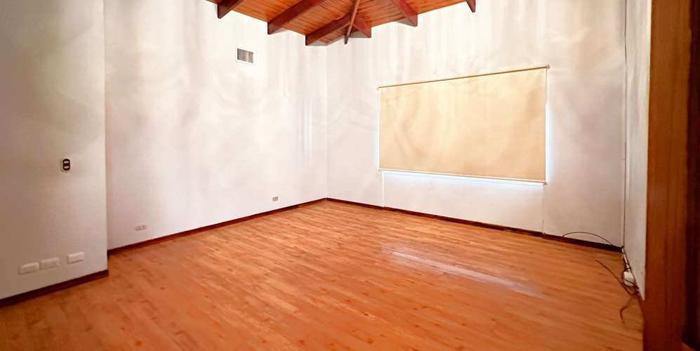 Alquiler amplia casa de un nivel en San Rafael, Escazú (CT) - Imagen 11