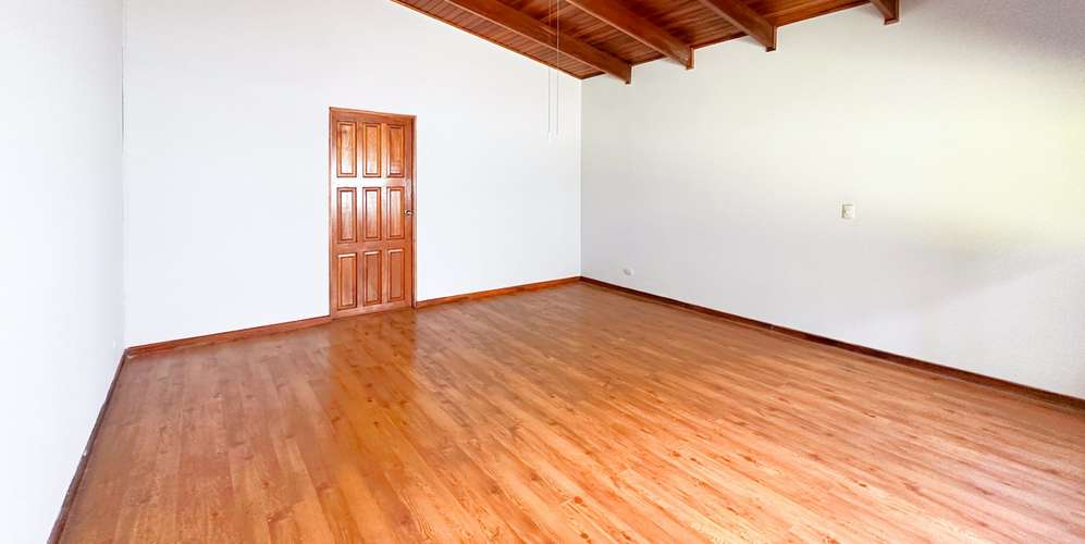 Alquiler amplia casa de un nivel en San Rafael, Escazú (CT) - Imagen 9