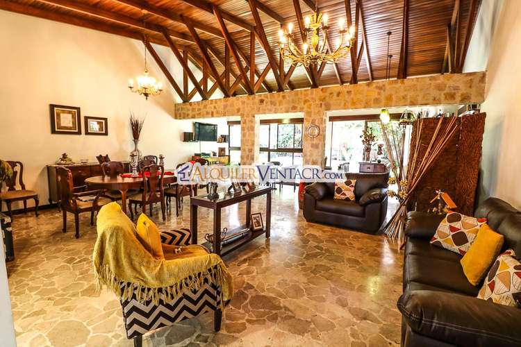CASA DE UN NIVEL CON 600 M2 LOTE EN TREJOS MONTEALEGRE ESCAZU - Imagen 2
