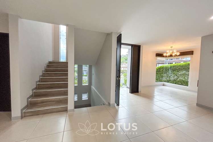 Casa en Venta en Colinas de Montealegre, Curridabat — 4 hab., como nueva, Cód. AJ058 - Imagen 2