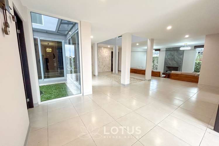 Casa en Venta en Colinas de Montealegre, Curridabat — 4 hab., como nueva, Cód. AJ058 - Imagen 3
