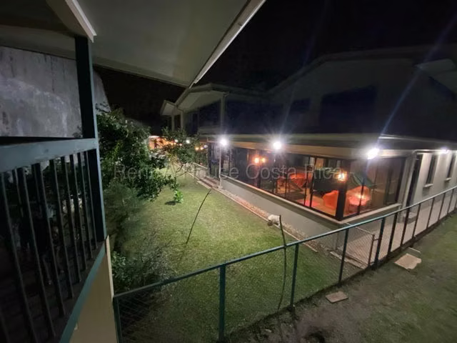 DOS CASAS PRECIOSAS EN SAN RAMON LA UNION CARTAGO