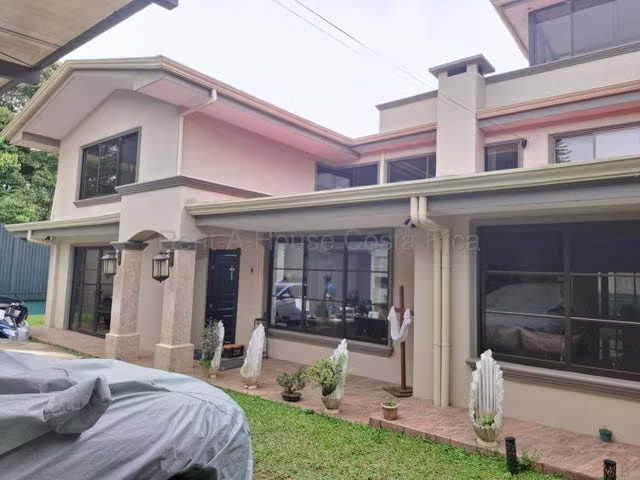 DOS CASAS PRECIOSAS EN SAN RAMON LA UNION CARTAGO