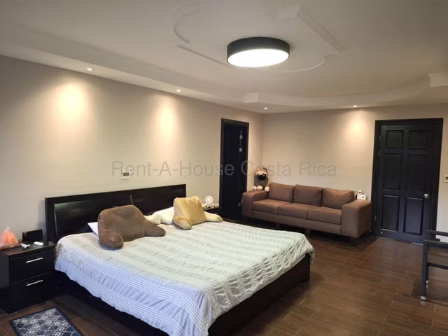 DOS CASAS PRECIOSAS EN SAN RAMON LA UNION CARTAGO