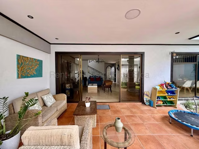 BELLA CASA EN RESIDENCIAL AL ESTE - Imagen 15