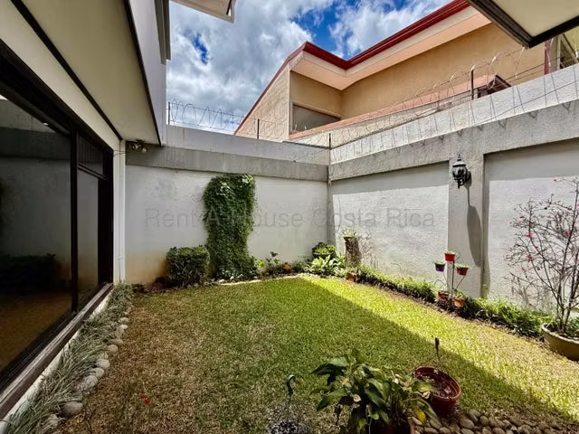 BELLA CASA EN RESIDENCIAL AL ESTE - Imagen 18