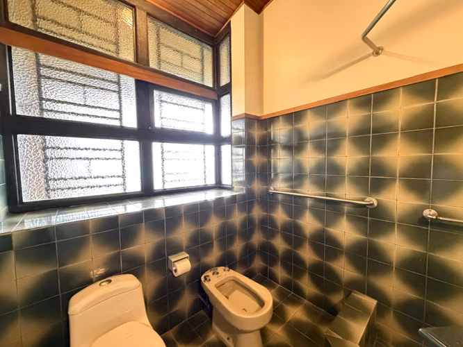 Casa en Alquiler en San Pedro con Uso de Suelo Mixto – Amplio Parqueo