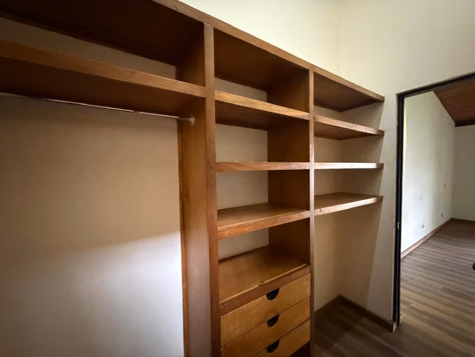 Casa en Alquiler en San Pedro con Uso de Suelo Mixto – Amplio Parqueo