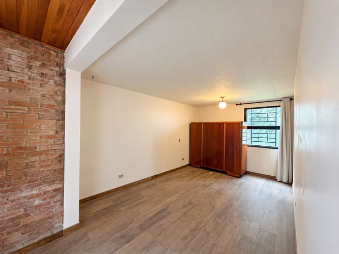 Casa en Alquiler en San Pedro con Uso de Suelo Mixto – Amplio Parqueo
