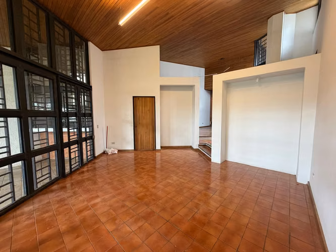 Casa en Alquiler en San Pedro con Uso de Suelo Mixto – Amplio Parqueo