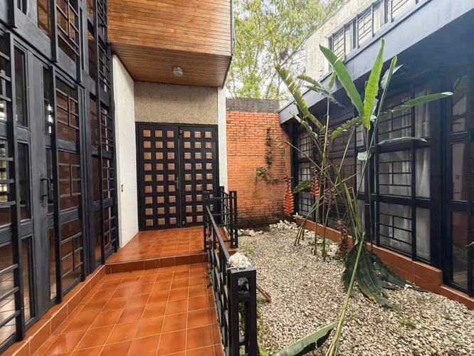 Casa en Alquiler en San Pedro con Uso de Suelo Mixto – Amplio Parqueo