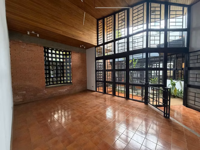 Casa en Alquiler en San Pedro con Uso de Suelo Mixto – Amplio Parqueo