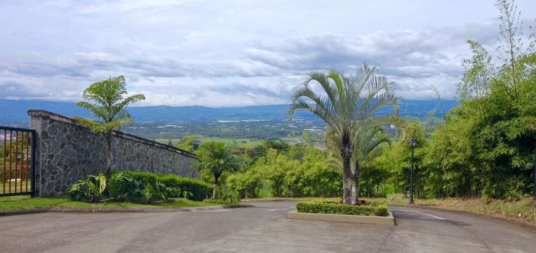 Bambues Breezes Dream Home Site | Suburban Living - Imagen 12