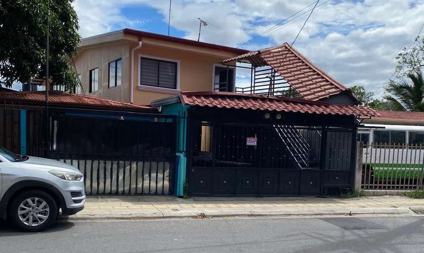Casa en alquiler, excelente ubicación.