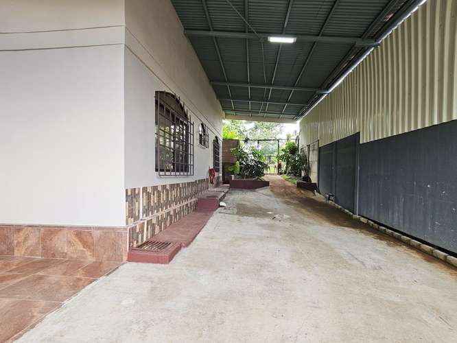 Furnished 3-Bedroom Home Near Downtown Ciudad Colón LSE - Imagen 18