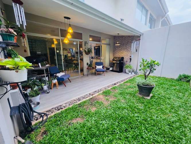 Se vende casa de dos pisos en Condominio Lincoln en Santo Domingo de Heredia  - Imagen 6