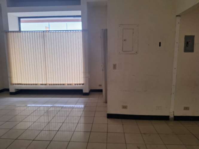 LOCAL COMERCIAL EN ALQUILER LA URUCA | $650 MENSUALES | 40 PARQUEOS | SEGURIDAD 24/7 - Imagen 8