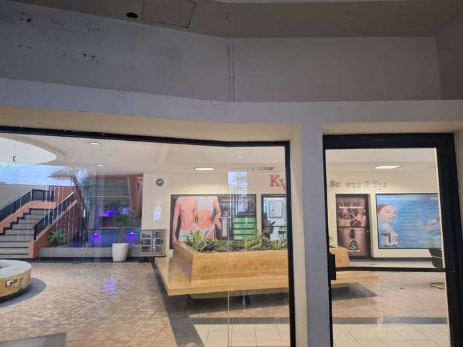 LOCAL COMERCIAL EN ALQUILER LA URUCA | $650 MENSUALES | 40 PARQUEOS | SEGURIDAD 24/7 - Imagen 6
