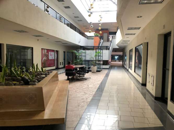 LOCAL COMERCIAL EN ALQUILER LA URUCA | $650 MENSUALES | 40 PARQUEOS | SEGURIDAD 24/7 - Imagen 2