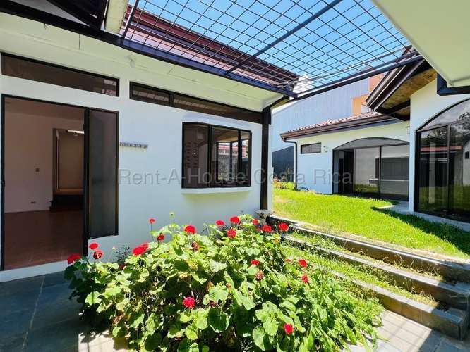 EN VENTA CASA + APARTAMENTO EN SAN ISIDRO, CORONADO | AMPLIO LOTE 397 m² Y PRECIO BAJO AVALÚO - Imagen 1