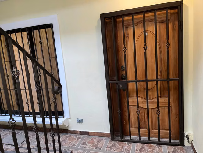 Apto muy céntrico en área residencial 