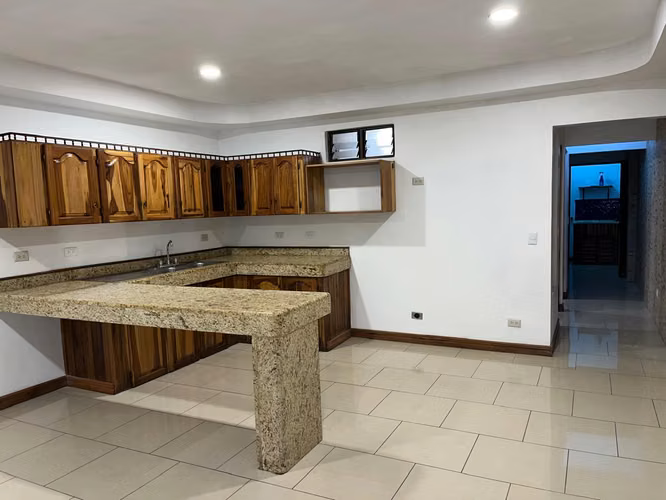 Apto muy céntrico en área residencial  - Imagen 5