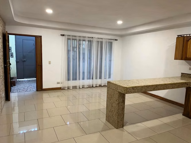 Apto muy céntrico en área residencial  - Imagen 3