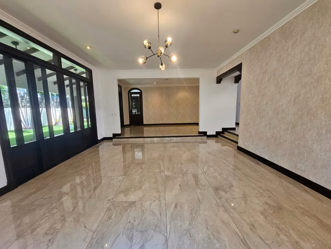 Alquiler Valle del Sol Santa Ana: Residencia Colonial 450m² y 4 Hab - Imagen 9