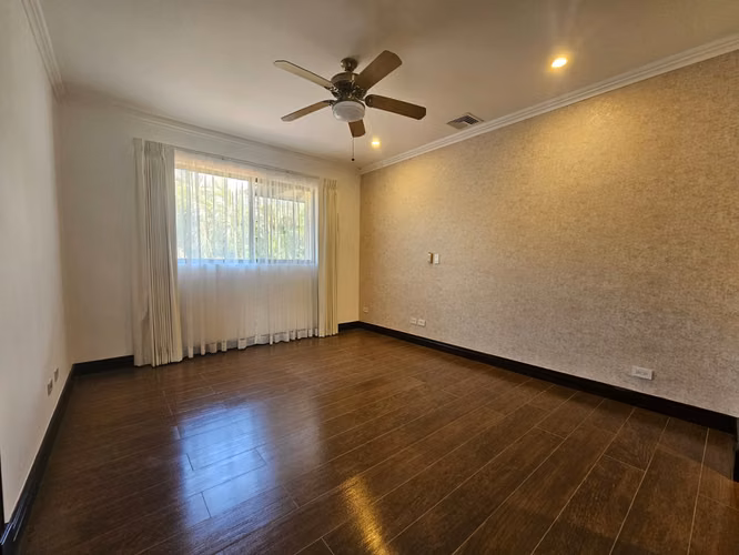 Alquiler Valle del Sol Santa Ana: Residencia Colonial 450m² y 4 Hab - Imagen 15