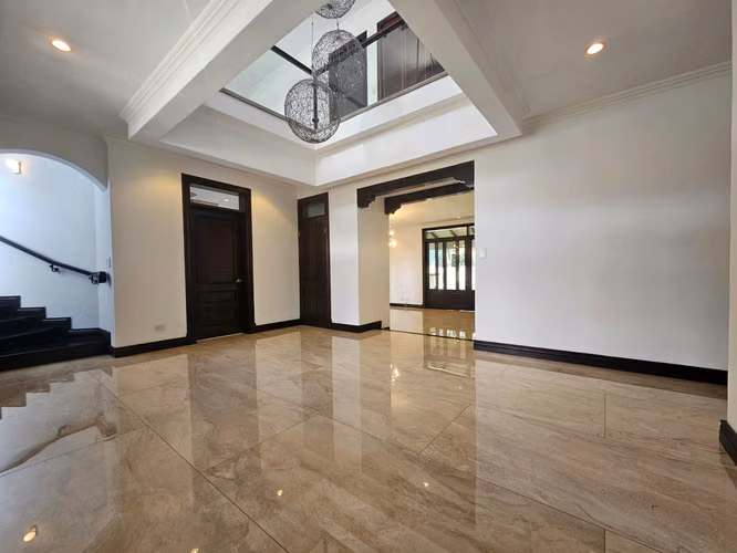 Alquiler Valle del Sol Santa Ana: Residencia Colonial 450m² y 4 Hab - Imagen 7