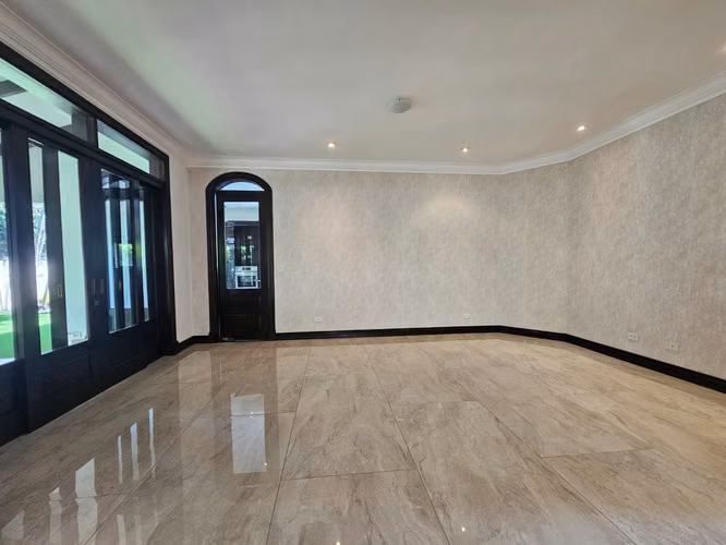 Alquiler Valle del Sol Santa Ana: Residencia Colonial 450m² y 4 Hab - Imagen 8