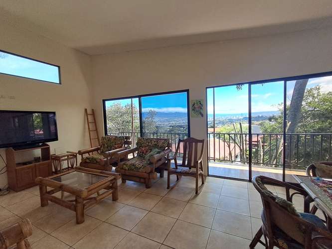 Cómodo apartamento amueblado con vista panorámica al valle central 