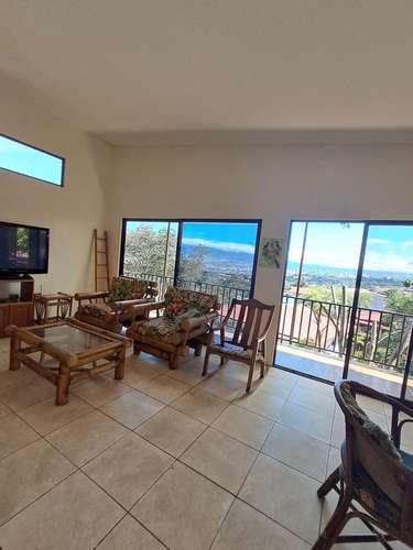 Cómodo apartamento amueblado con vista panorámica al valle central 