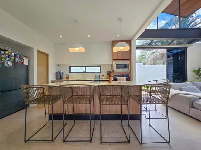 Casa Independiente Contemporánea con Jardín en Bello Horizonte Escazú - Imagen 11