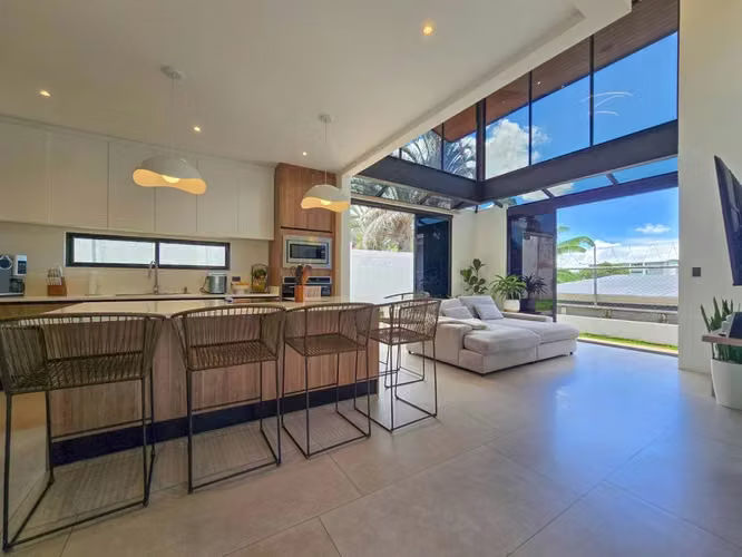 Casa Independiente Contemporánea con Jardín en Bello Horizonte Escazú - Imagen 2