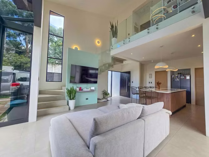 Casa Independiente Contemporánea con Jardín en Bello Horizonte Escazú - Imagen 13