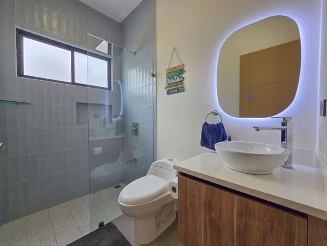 Casa Independiente Contemporánea con Jardín en Bello Horizonte Escazú - Imagen 12