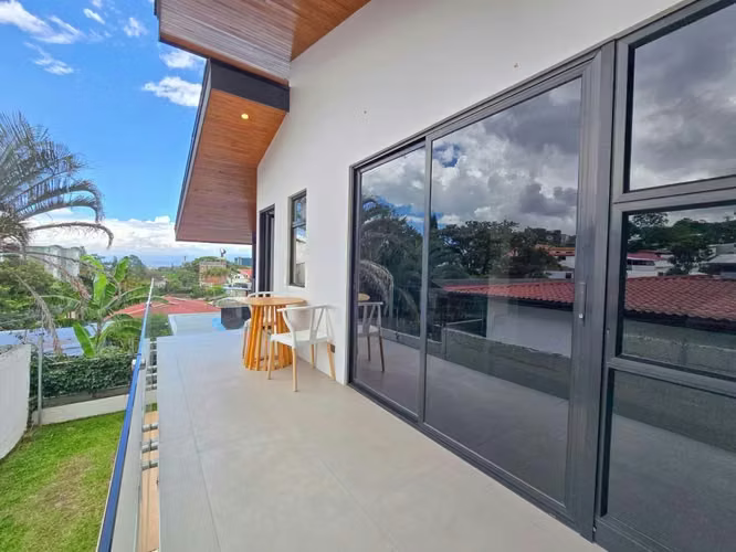 Casa Independiente Contemporánea con Jardín en Bello Horizonte Escazú - Imagen 16