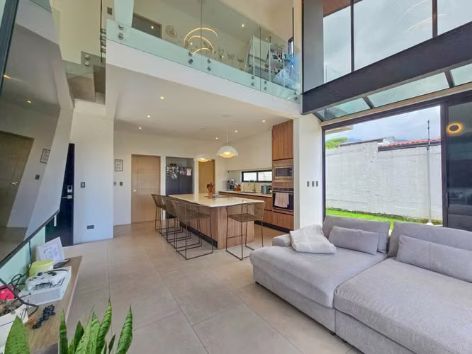 Casa Independiente Contemporánea con Jardín en Bello Horizonte Escazú - Imagen 14