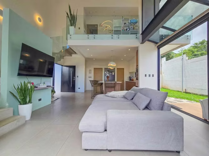 Casa Independiente Contemporánea con Jardín en Bello Horizonte Escazú - Imagen 7