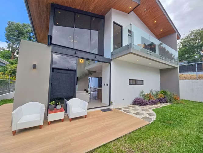 Casa Independiente Contemporánea con Jardín en Bello Horizonte Escazú - Imagen 5