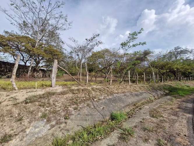 Terreno en venta de 300 m² en B. Guadalupe, Liberia, Gte. Frente a carrt. Curubandé. Agua, luz y apto para construir - Imagen 3