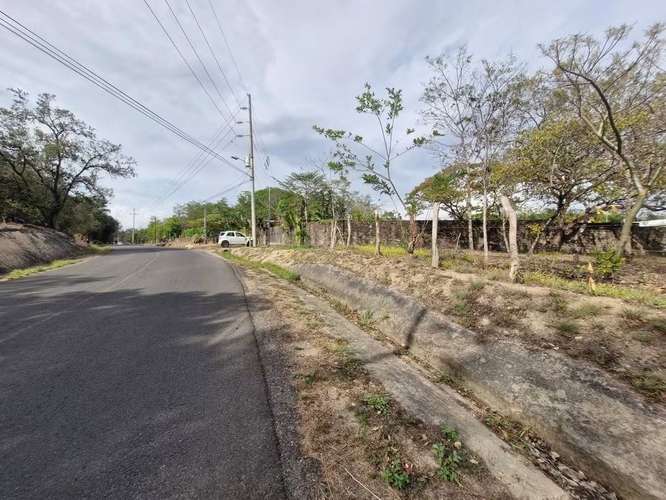 Terreno en venta de 300 m² en B. Guadalupe, Liberia, Gte. Frente a carrt. Curubandé. Agua, luz y apto para construir - Imagen 5
