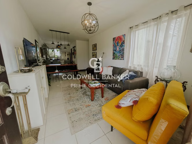 Apartamento El Malinchito: tu hogar en La Guácima: jardín privado, piscina y diseño de calidad